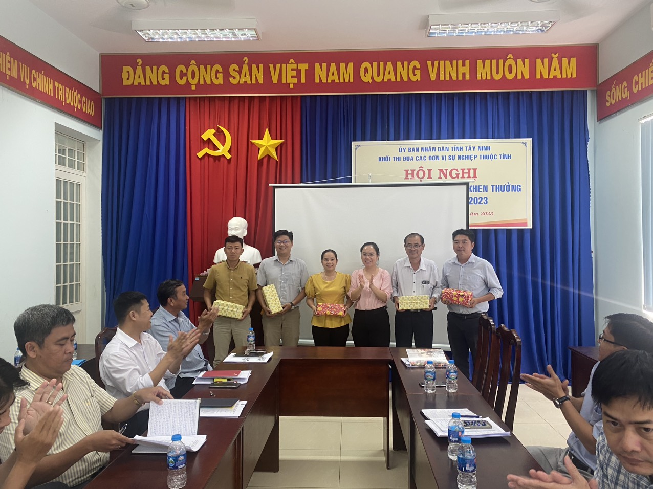 Công Đoàn Ban quản lý dự án tổ chức sinh nhật cho viên chức người người lao động, có tháng sinh nhật nằm trong quý