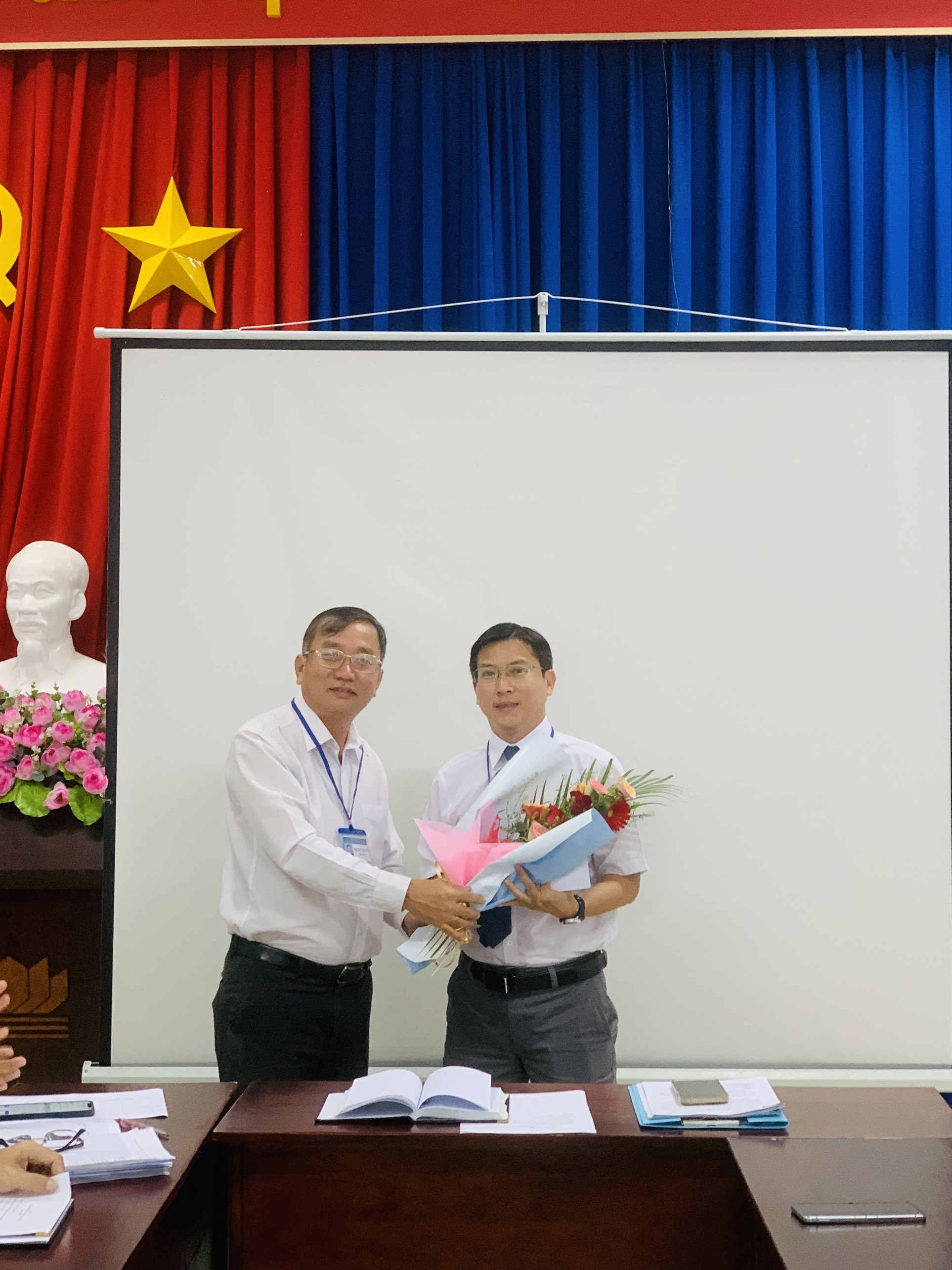 Trao Quyết định bổ nhiệm Chánh Văn phòng