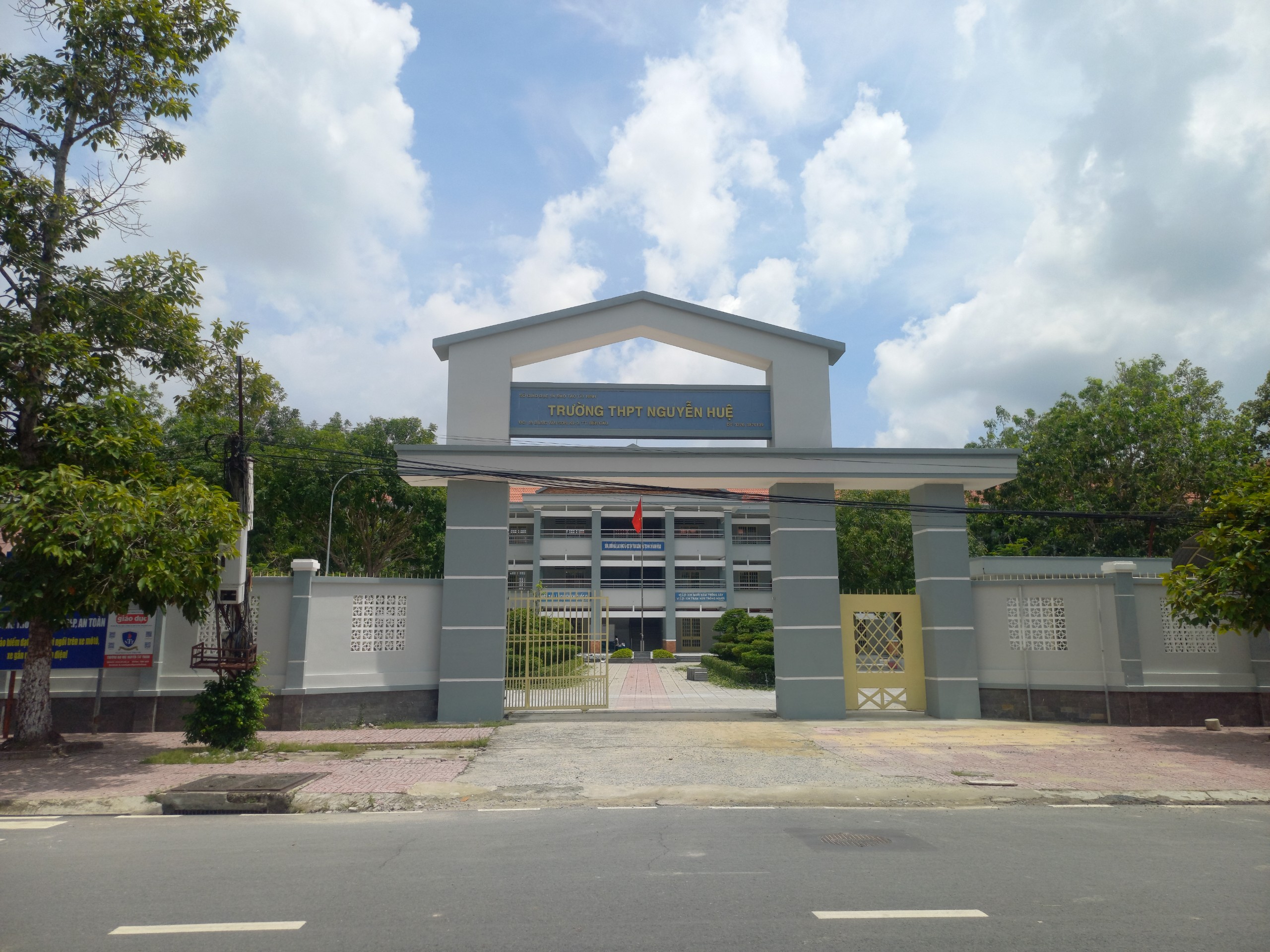 Nghiệm thu hoàn thành Gói thầu: Thi công xây dựng công trình: Trường THPT Nguyễn Huệ